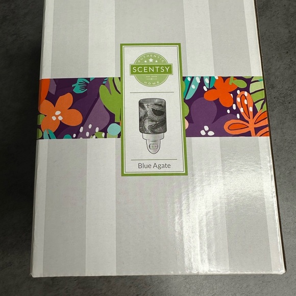 Scentsy Blue Agate Night Light Warmer + Yankee Candle Wax Melts - Picture 2 of 3